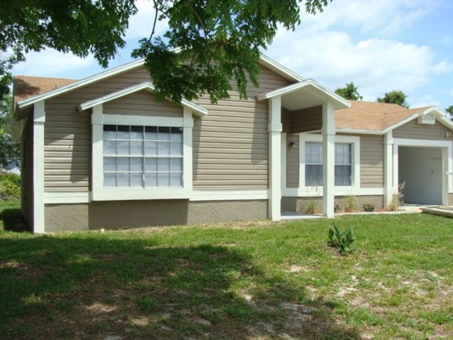 Building Photo - Deltona 2 bedroom home