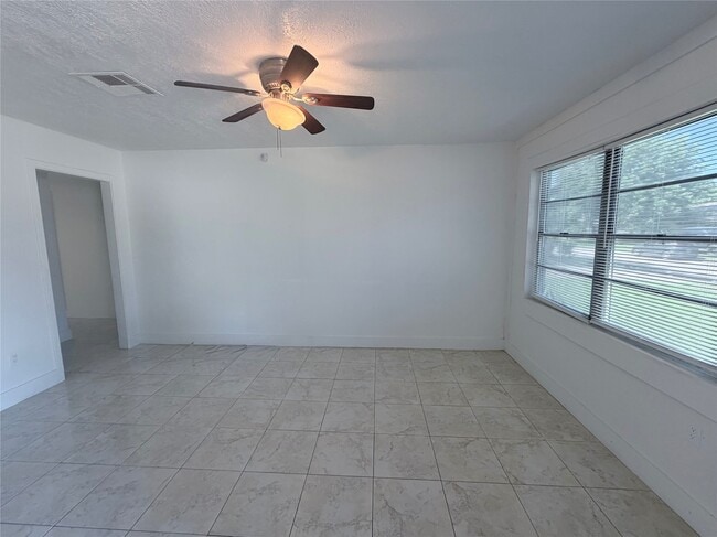 Photo - 2217 Basket St