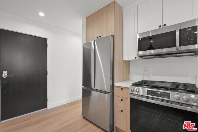 1331 N June St Unit 3/4