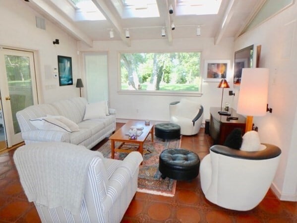 29 Naushon Rd