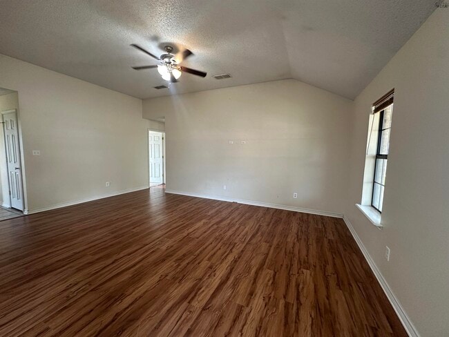 Photo - 4314 Grandview W