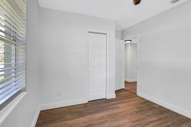 Photo - 56 56th St N