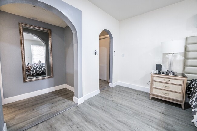 Photo - 237 Falcon Ln