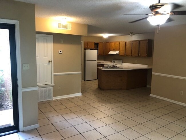 Photo - 1805 Holmes St