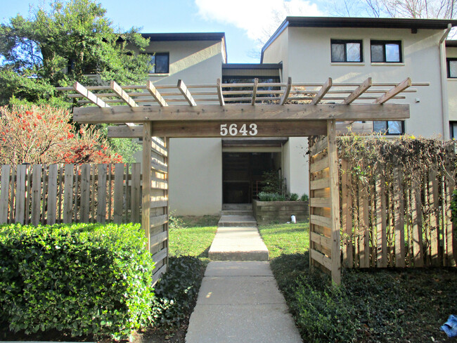 Beautiful 3 Bedroom Condo in Columbia! - Beautiful 3 Bedroom Condo in Columbia!