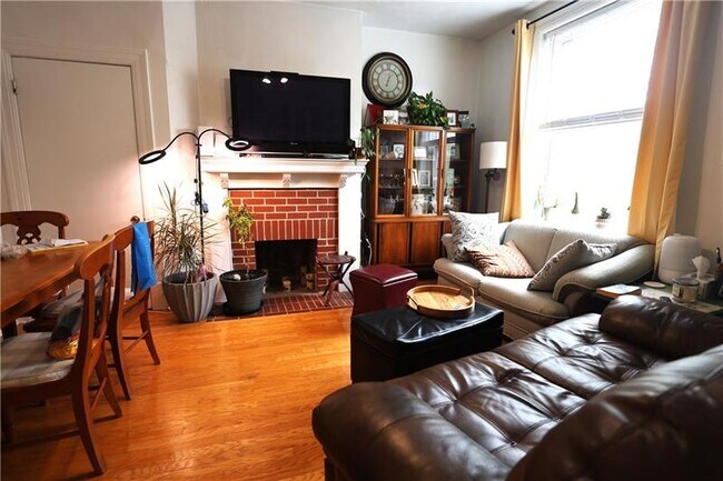 Photo - 5915 Alder St
