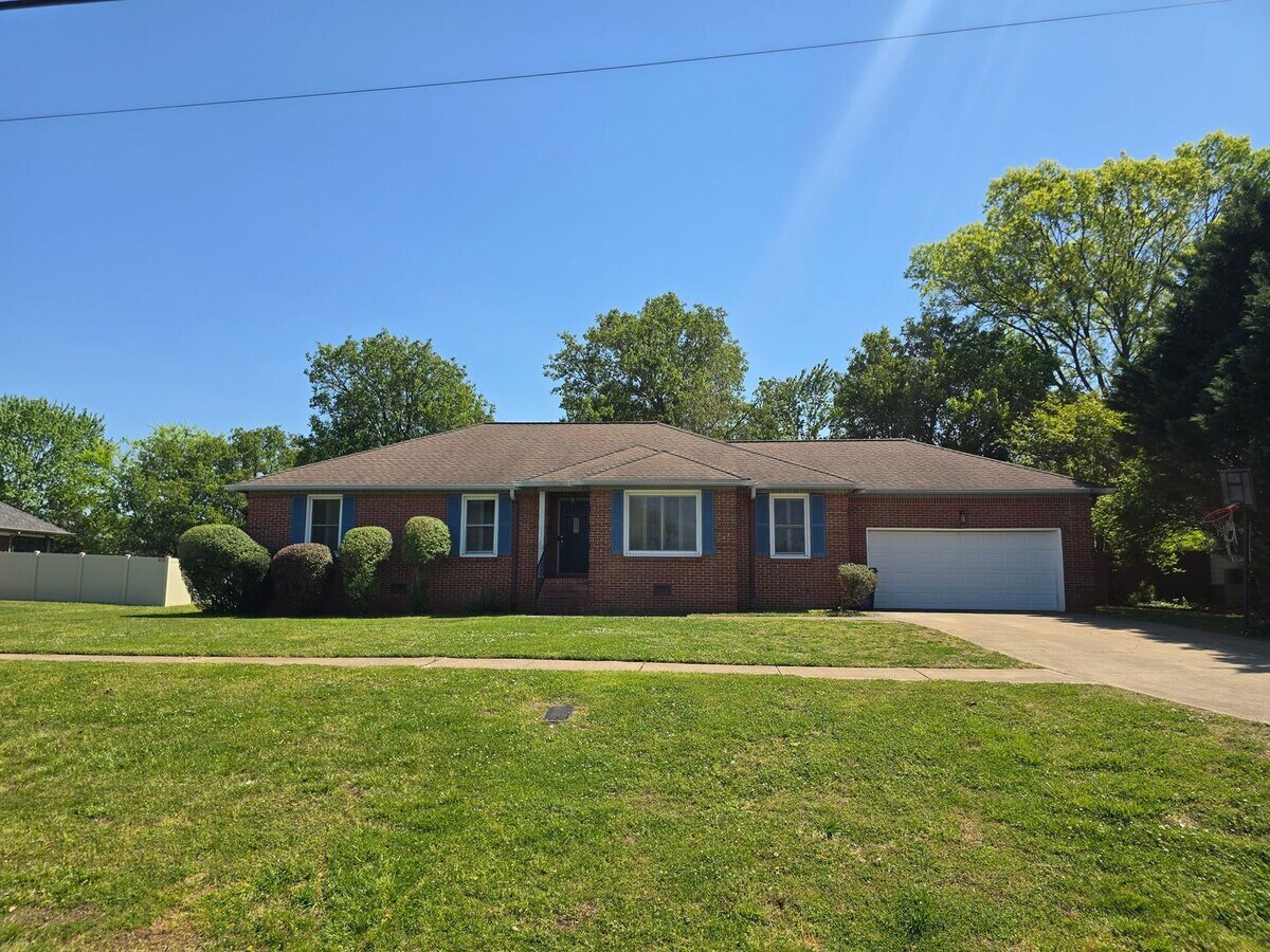 3BR/ 2BA - MORE PICTURES COMING SOON - 3BR/ 2BA - MORE PICTURES COMING SOON
