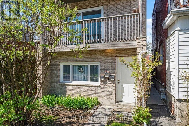 Photo - 72 Spadina Ave Unit 2