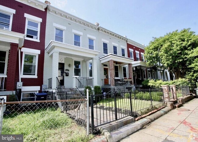 Building Photo - 627 M St NE Rental