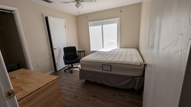 Photo - 4000 SW 23rd St Unit 3-107 - Room 2