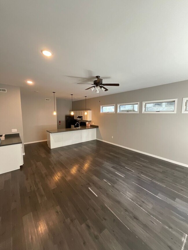 Photo - 422 E 6th St Unidad 422 E. 6th St Apt 2