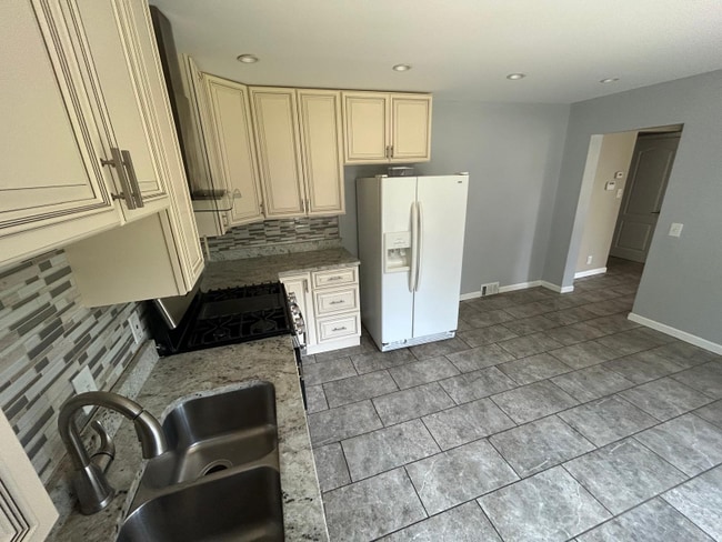 Photo - 995 Brodhead Rd