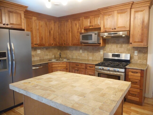 Photo - Beautiful 4 Bedroom 2 Bath Ranch Home on India Hook