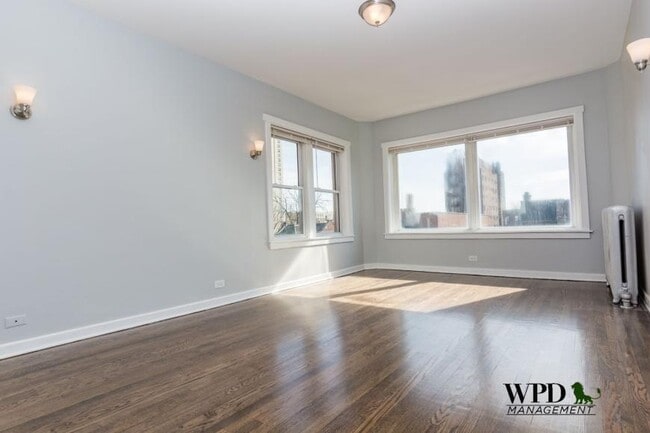 Building Photo - 3 bedroom in South Shore IL 60649 Unit 1