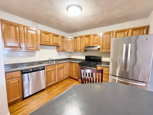 Building Photo - 296 Columbus Ave Unit 1