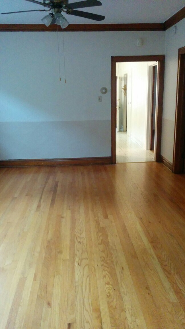 Photo - 5848 N Moody Ave Unidad 2