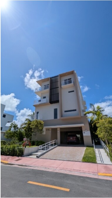 Building Photo - 816 84th St Unit 4