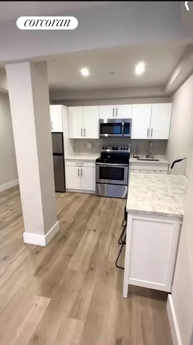 Photo - 86-57 Midland Pkwy