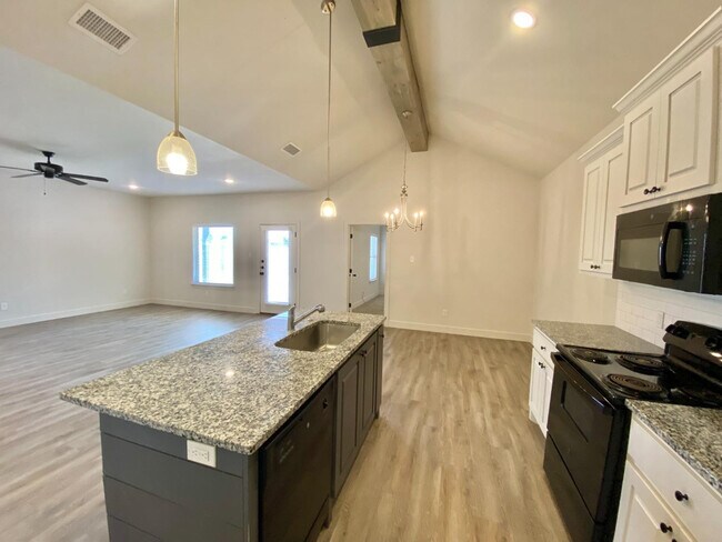 Photo - 1703 102nd St