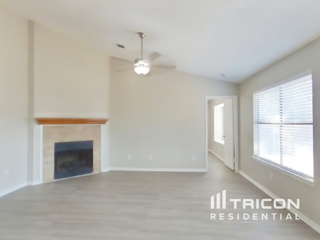 Photo - 1302 Texas Oak Way