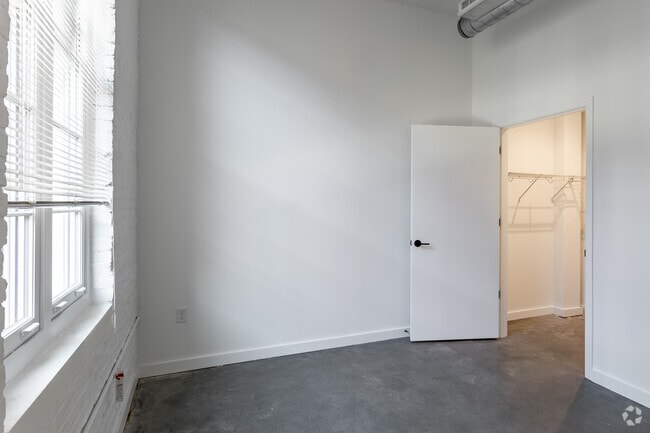 1BR, 1BA - 650SF