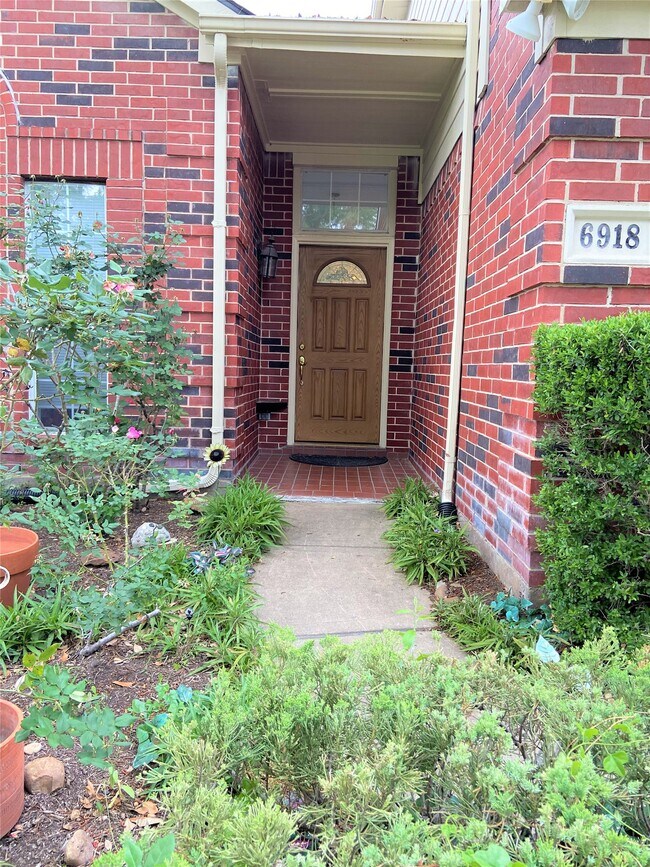 Photo - 6918 Springcrest Ct