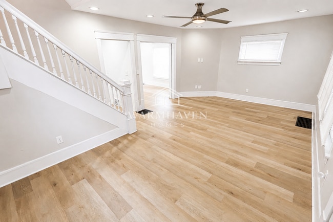 Photo - 557 W Hopocan Ave