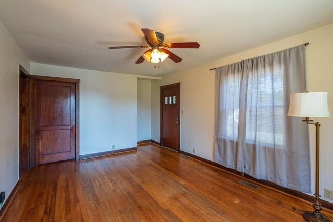 Photo - 3 bed and 1 bath farm house in Johnson City