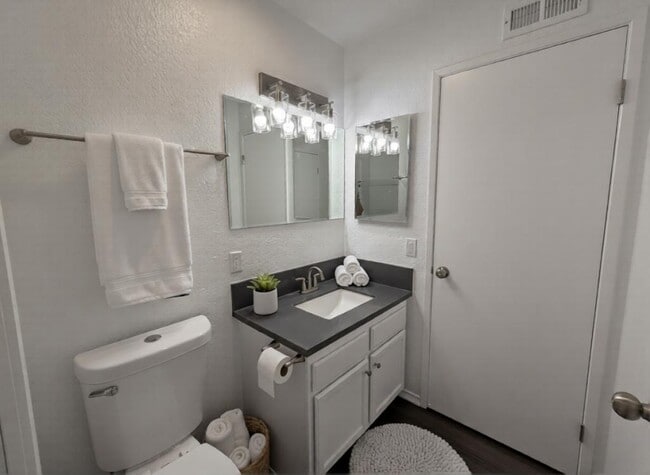 Photo - 9076B Cedar St.