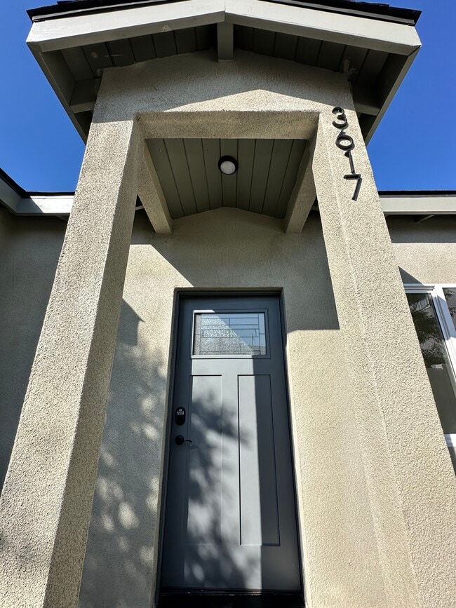 Photo - 3617 W Victory Blvd