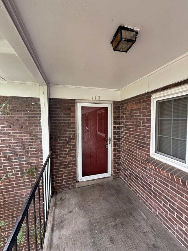 Photo - Spacious 3 Bedroom 2 Bathroom Condo in Eas... Unidad 113