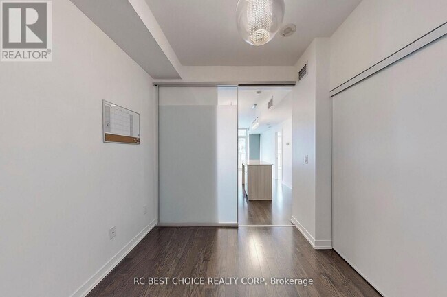 Photo - 105 George St Unit 411