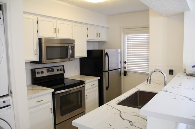 Building Photo - 11201 Lynbrook Dr Unit 2903 Rental