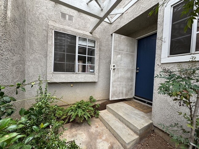 Photo - 2bd/2.5ba two car garage townhouse in Coro...