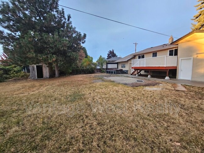 Photo - 320 Rutland Rd S