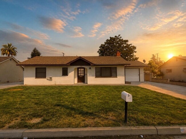 Building Photo - 1266 Elm Ave