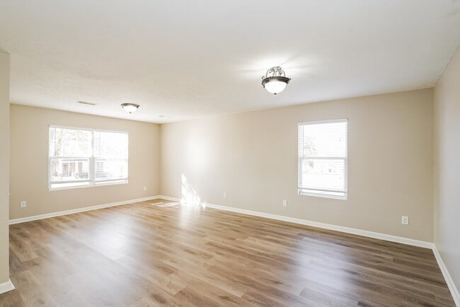 Photo - 2845 Meadow Glen