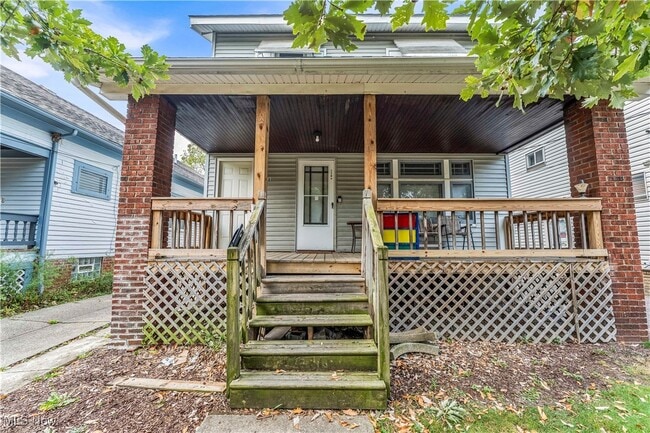 Building Photo - 11301 Fortune Ave Unit 2/UP