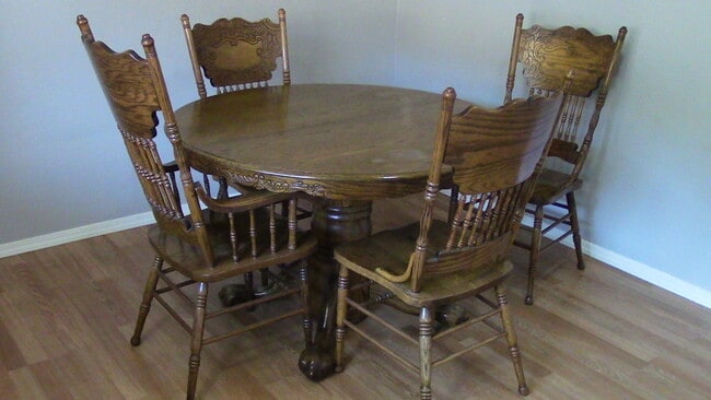 oak dinette set w/ leaf seats 6 - 2710 Oliver Ave
