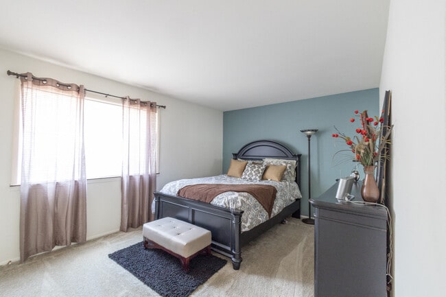 Plano de planta de 1 dormitorio y 1 baño en Woodbridge of Castleton Apartments - Woodbridge Castleton