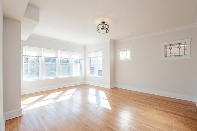 Photo - 2136 N Avers Ave Unit 2