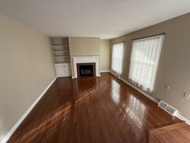 Photo - 305 S Lincoln Blvd