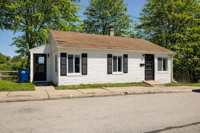 Photo - 446 N Powers St