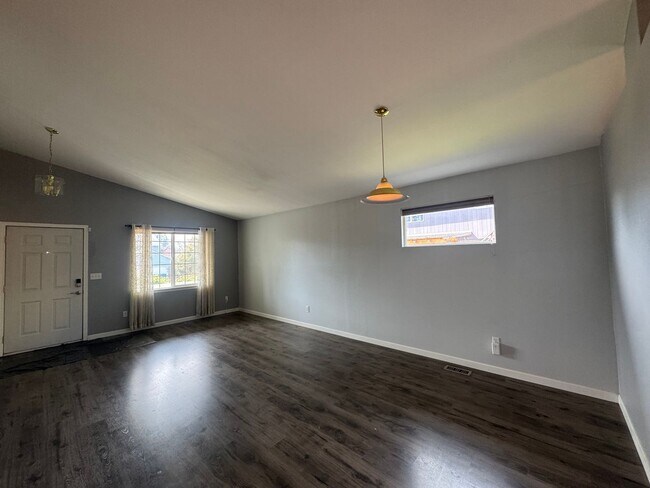Photo - Beautiful One Story House - 3 bed in Spanaway!