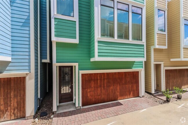 Building Photo - 318 W 28th St Rental