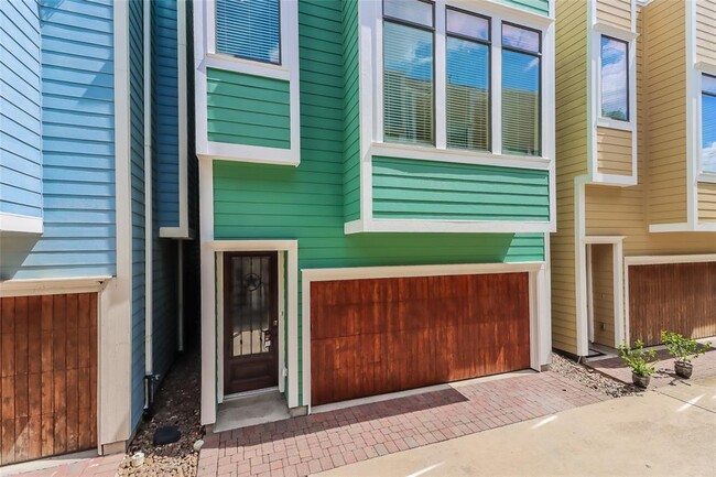 Photo - 318 W 28th St Casa