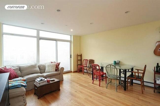 Building Photo - 24 Henry St