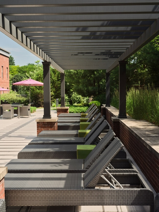 Quarry Place at Tuckahoe Outdoor Seating