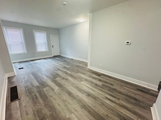 Photo - Remodeled 3bd/1 House with Rear yard!! SEC...