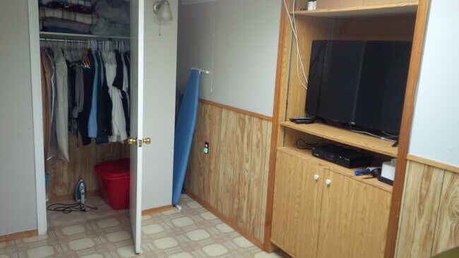 Photo - 206 York Hill Blvd Unité Downstairs